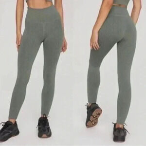 Good American seamless core ribbed green grey casual leggings tights 5/6